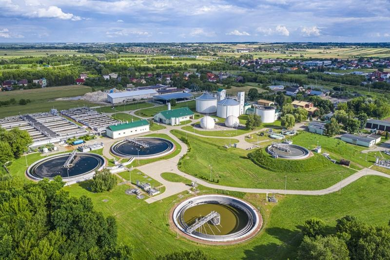 Przerób szambo na oczyszczalnię: jak to zrobić i ile możesz zaoszczędzić?
