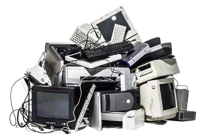 Stary telefon — gdzie go wyrzucić? Uniknij kary do 5000 zł